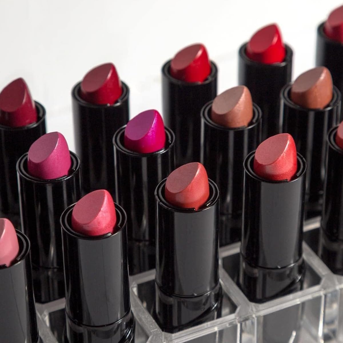 wet n wild Silk Finish Lipstick, Hydrating Rich Buildable Lip Color, Formulated with Vitamins A,E, & Macadamia for Ultimate Hydration, Cruelty-Free & Vegan - Blind Date